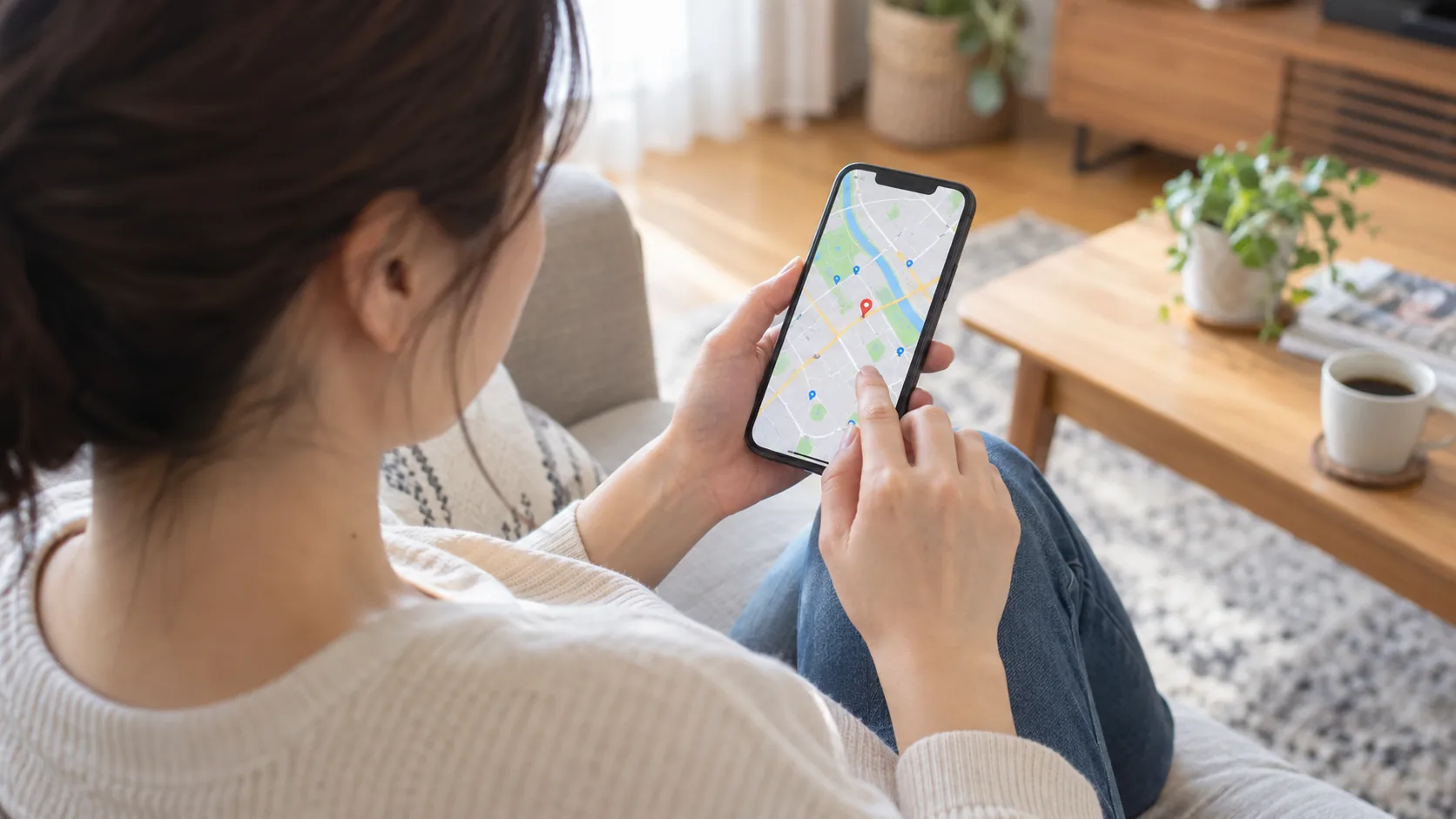 スマホの地図で、家から通える範囲にジムがあるか探しているところ