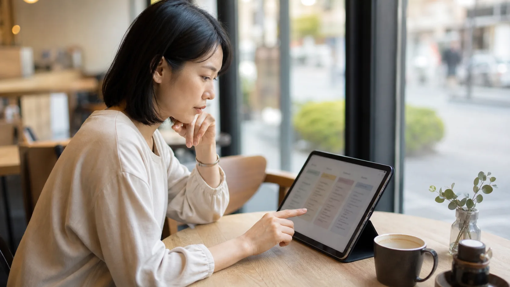 料金表を見ながら、コースを比べているところ
